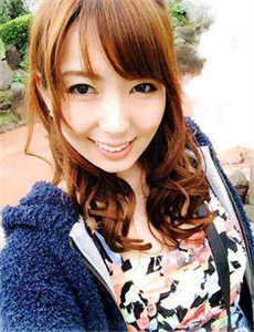 新疆老狼行情网/美女的胸罩脱了和奶罩